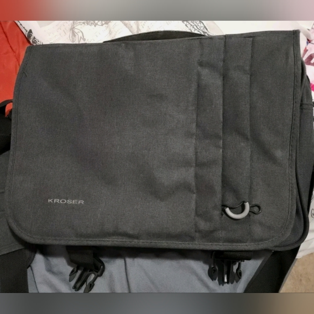 Laptop Bag Kroser for 17 inch laptops (used, good condition, no box nor tags)